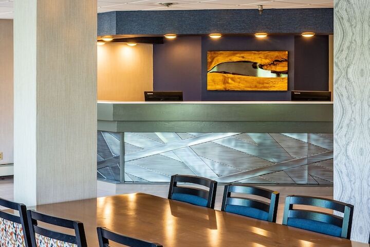 Hotel Interior 10 of 27