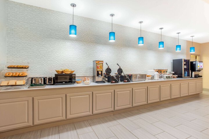 La Quinta Inn & Suites by Wyndham Hillsboro