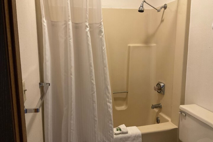 Room 8 of 28