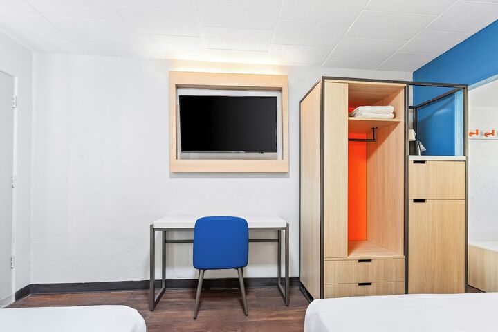 Room 10 of 20