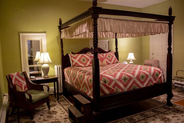 Inn at Lincoln Square