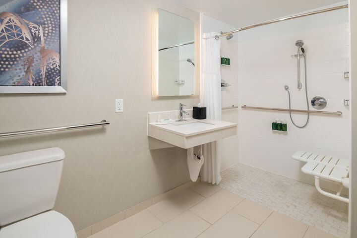 Room 11 of 28