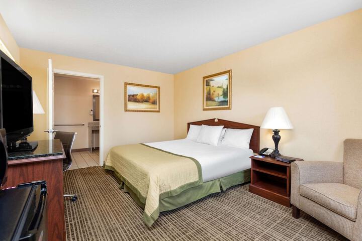 Room 18 of 26