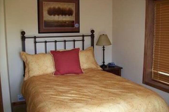 Clearwater Townhome 86 2 Br Cabin by RedAwning