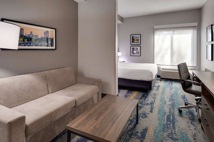 Room 9 of 25