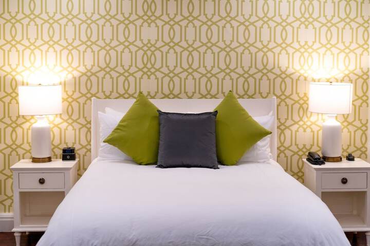 Room 25 of 165