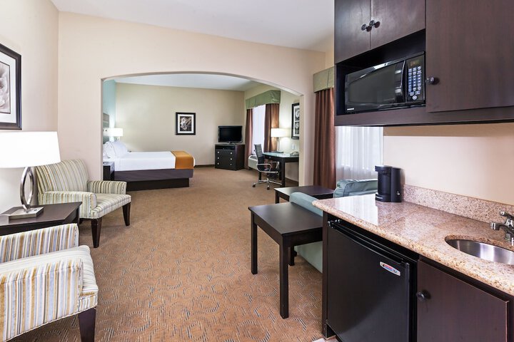 Holiday Inn Express Hotel & Suites Victoria by IHG