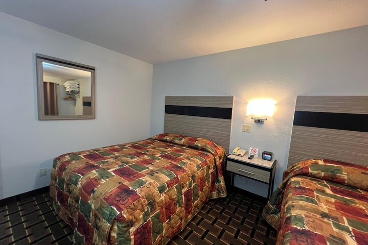 Deluxe Inn