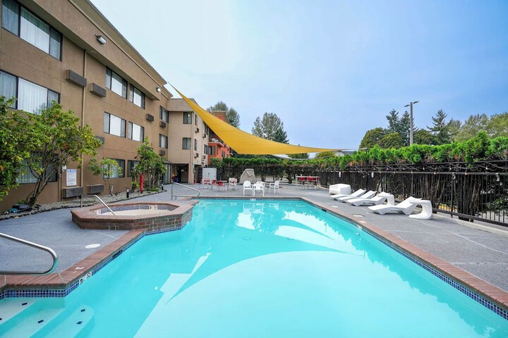 Ramada by Wyndham Tukwila Southcenter