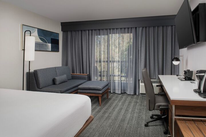 Room 25 of 40