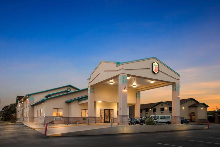 Super 8 by Wyndham Santa Rosa