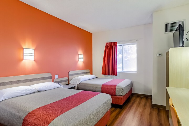 Room 10 of 22