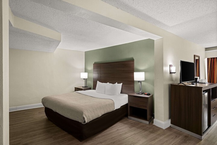 Room 26 of 40