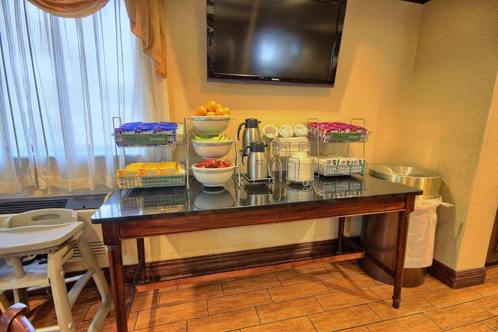 Breakfast/Coffee Service 48 of 62