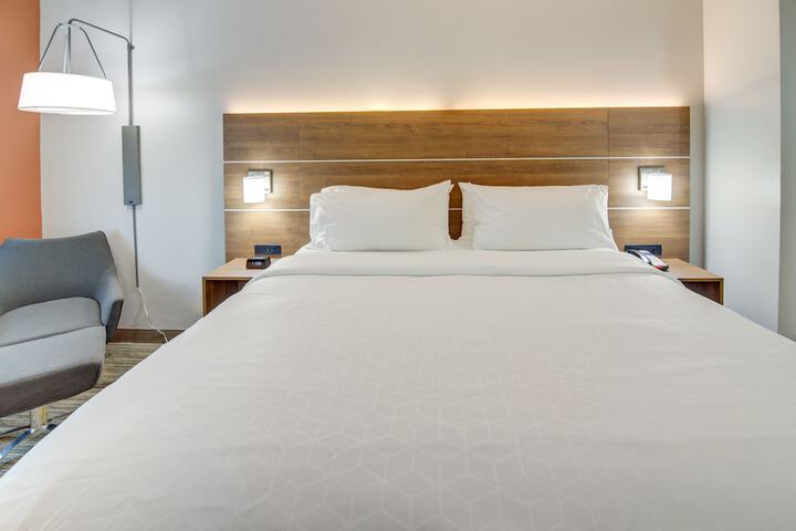 Room 44 of 86