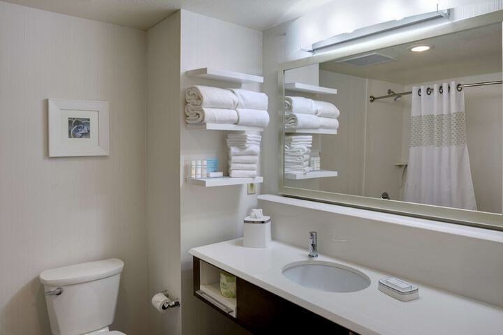 Room 7 of 32