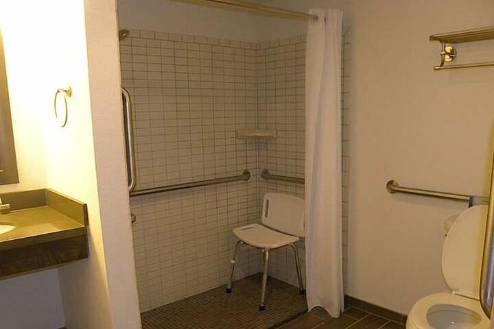 Room 28 of 73