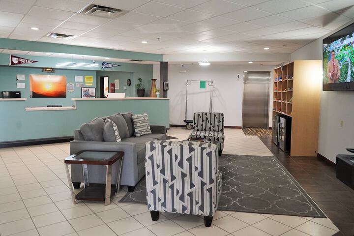 Super 8 by Wyndham Grove City