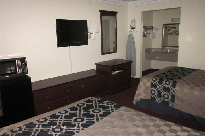 Room 8 of 18