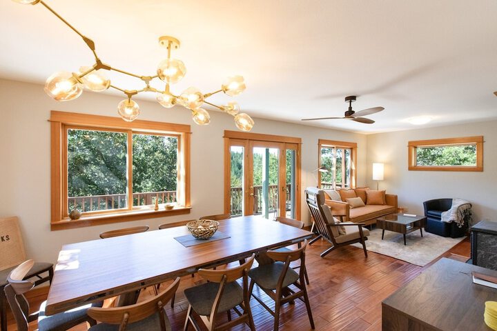 The Oaks Home features Private Disc Golf Course by RedAwning
