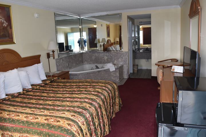 Room 17 of 27
