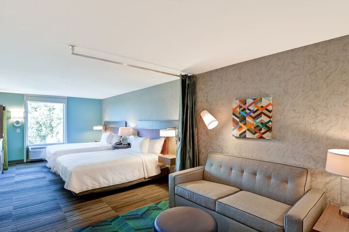 Room 27 of 43