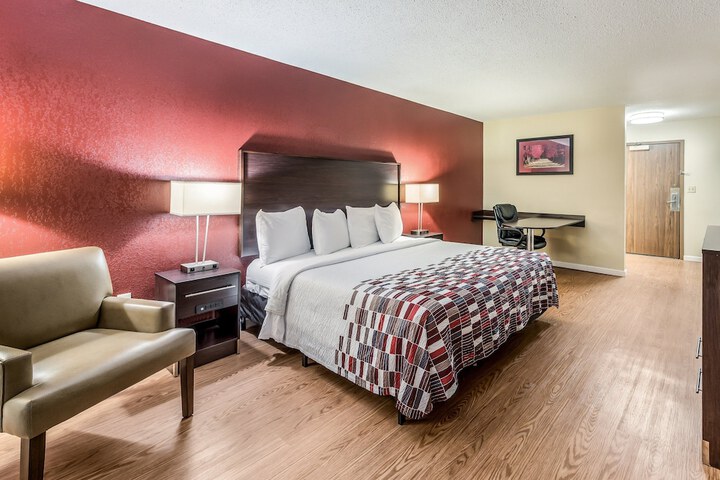 Room 10 of 32