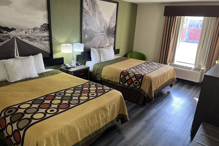 Room 11 of 40