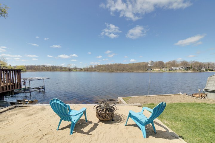 Big Pine Island Lake Cottage w / Boat Dock & Kayaks