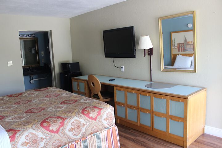 Room 15 of 34