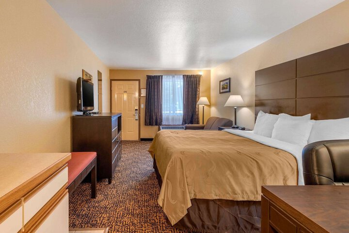 Room 21 of 38