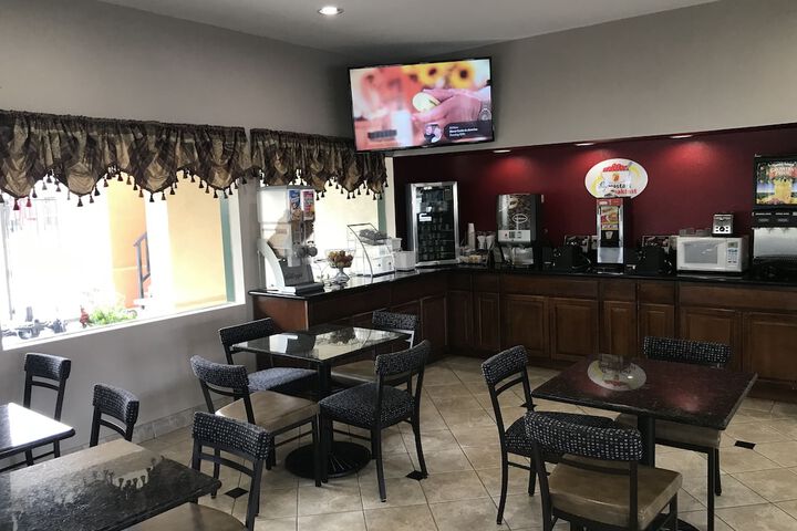 Super 8 by Wyndham Salinas