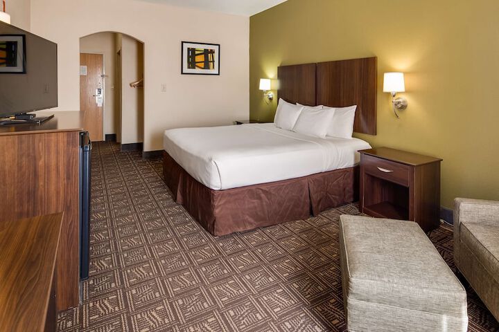 Room 6 of 16