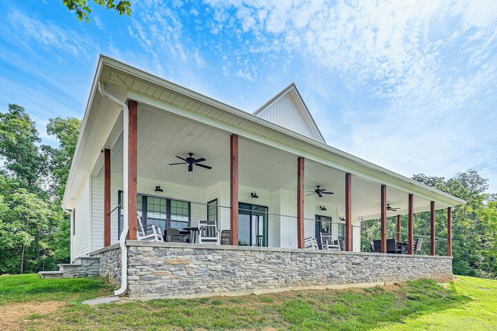 Dale Hollow Cottage w / Covered Porch & Lake Views!