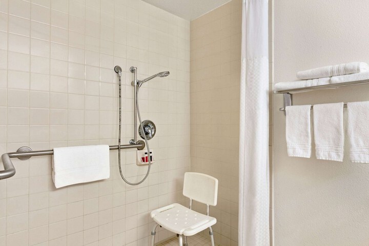 Room 16 of 41