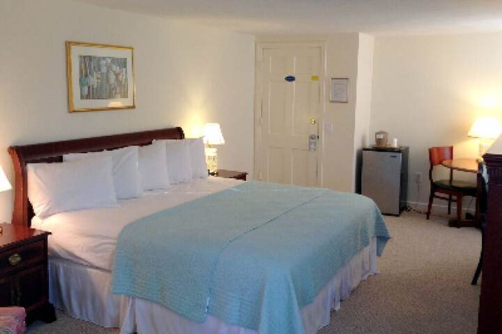 Room 18 of 28