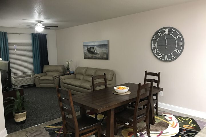 Room 32 of 76