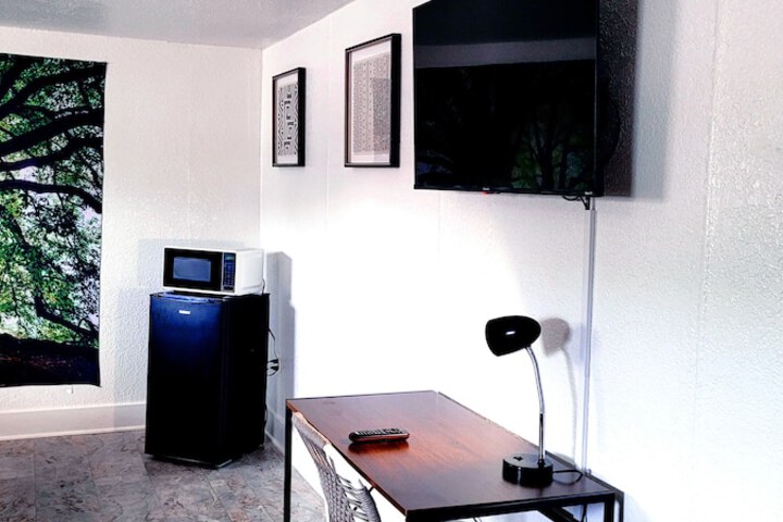 Room 18 of 19