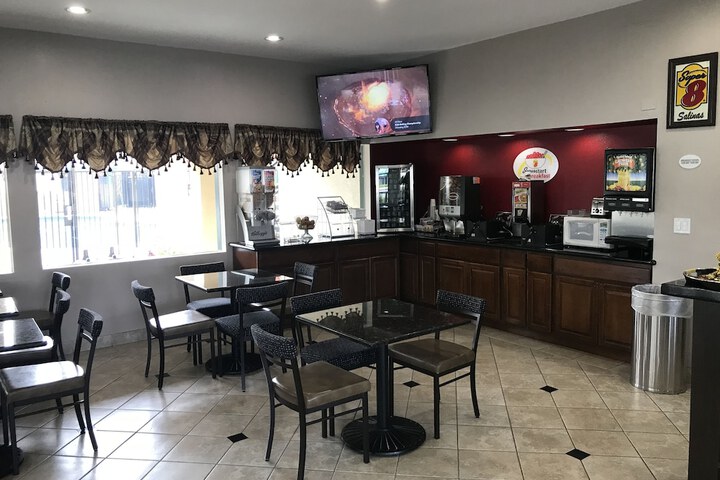 Super 8 by Wyndham Salinas