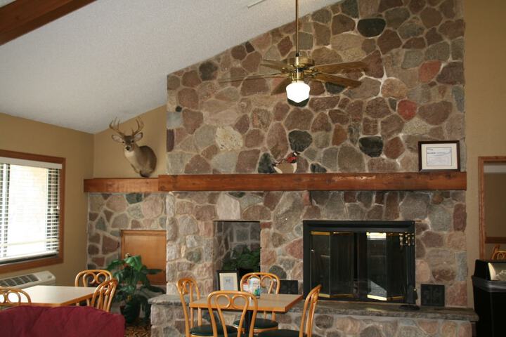 AmericInn by Wyndham Elkhorn Near Lake Geneva