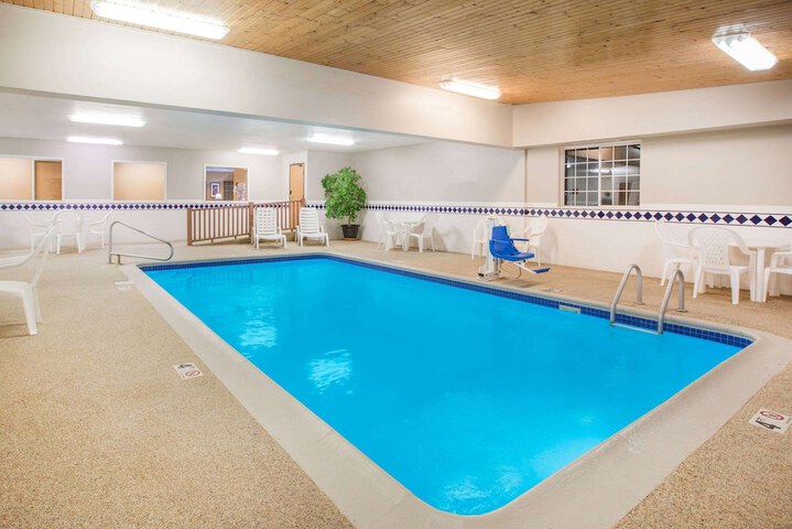 Ramada by Wyndham Spirit Lake / Okoboji