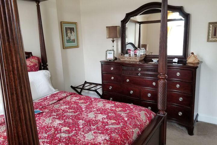 Room 11 of 32