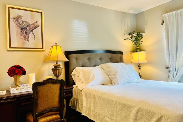 The Elegant & Cozy Retreat
