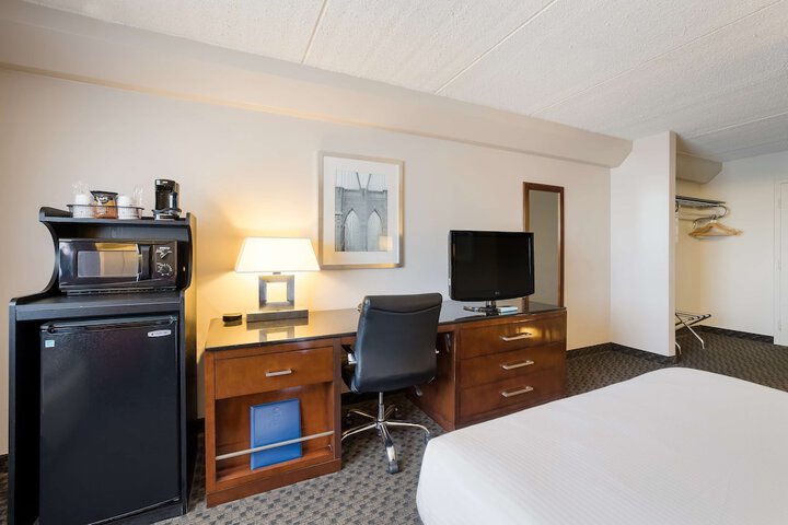 Room 15 of 35