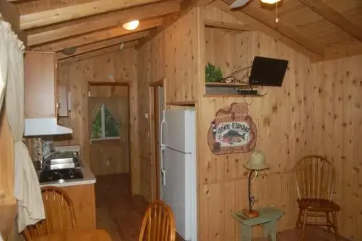 Chehalis Camping Resort Studio Cabin 4