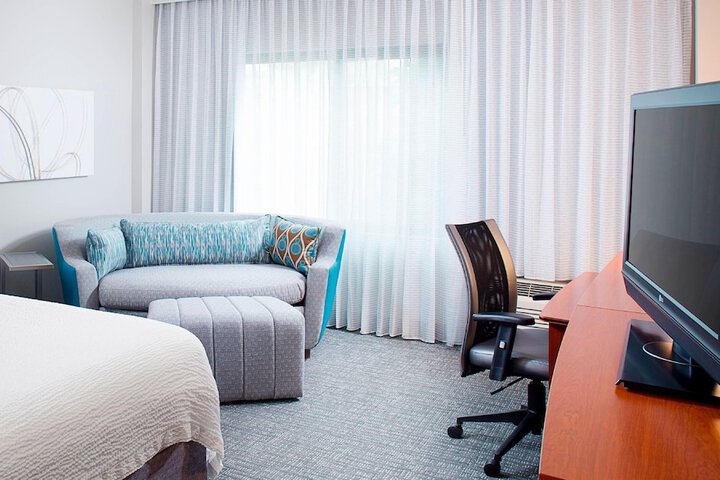 Courtyard by Marriott Roanoke Airport