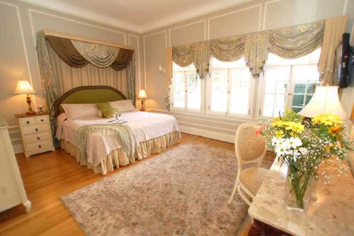 Room 26 of 134
