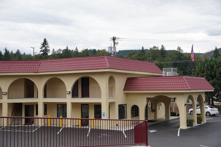 Timberland Inn & Suites
