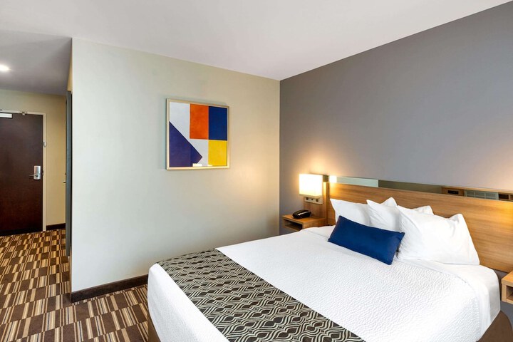Room 11 of 29