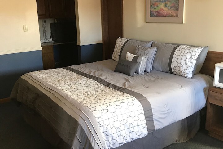 Room 53 of 67